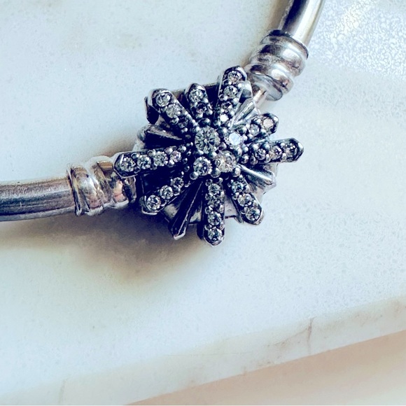 NWT Pandora Black Friday Limited Edition The Best is Yet to Come Bangle 2018 - Picture 7 of 7